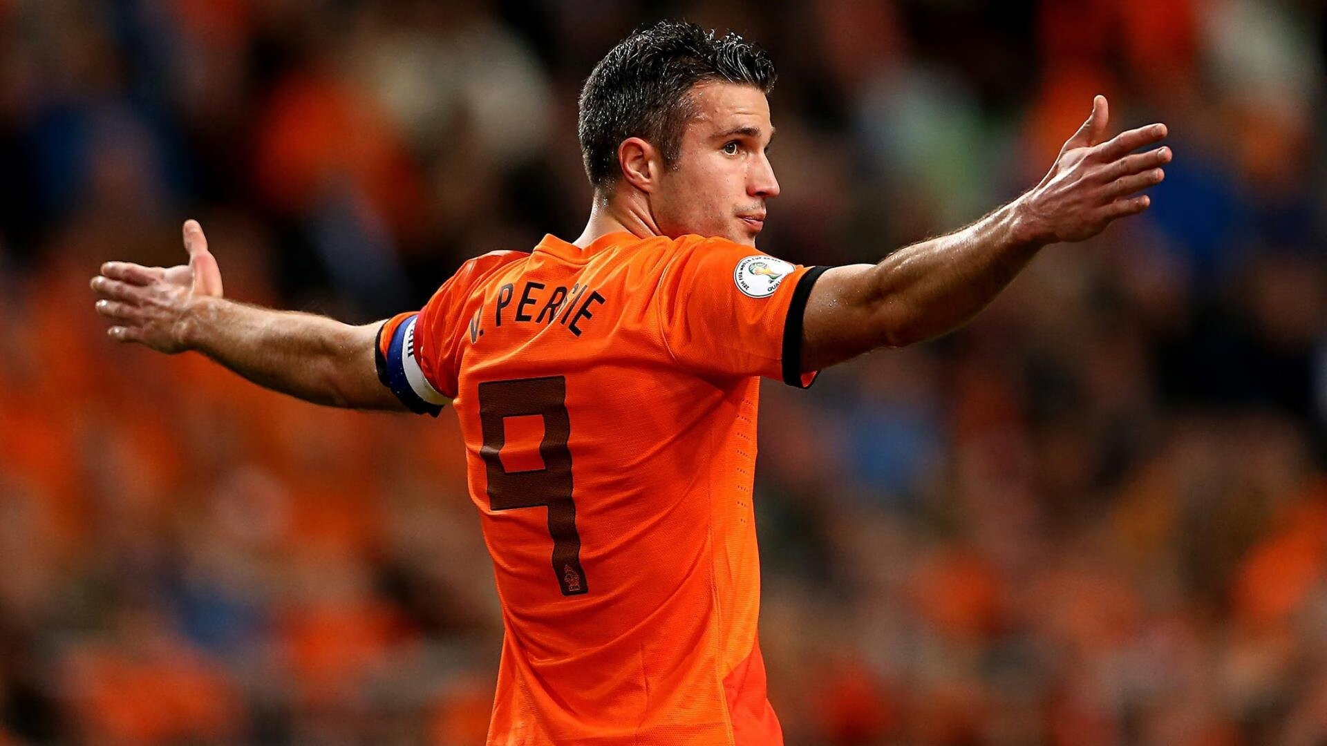 德甲争冠战焦点战，哥斯达黎加鏖战新西兰，足球世界的平行叙事