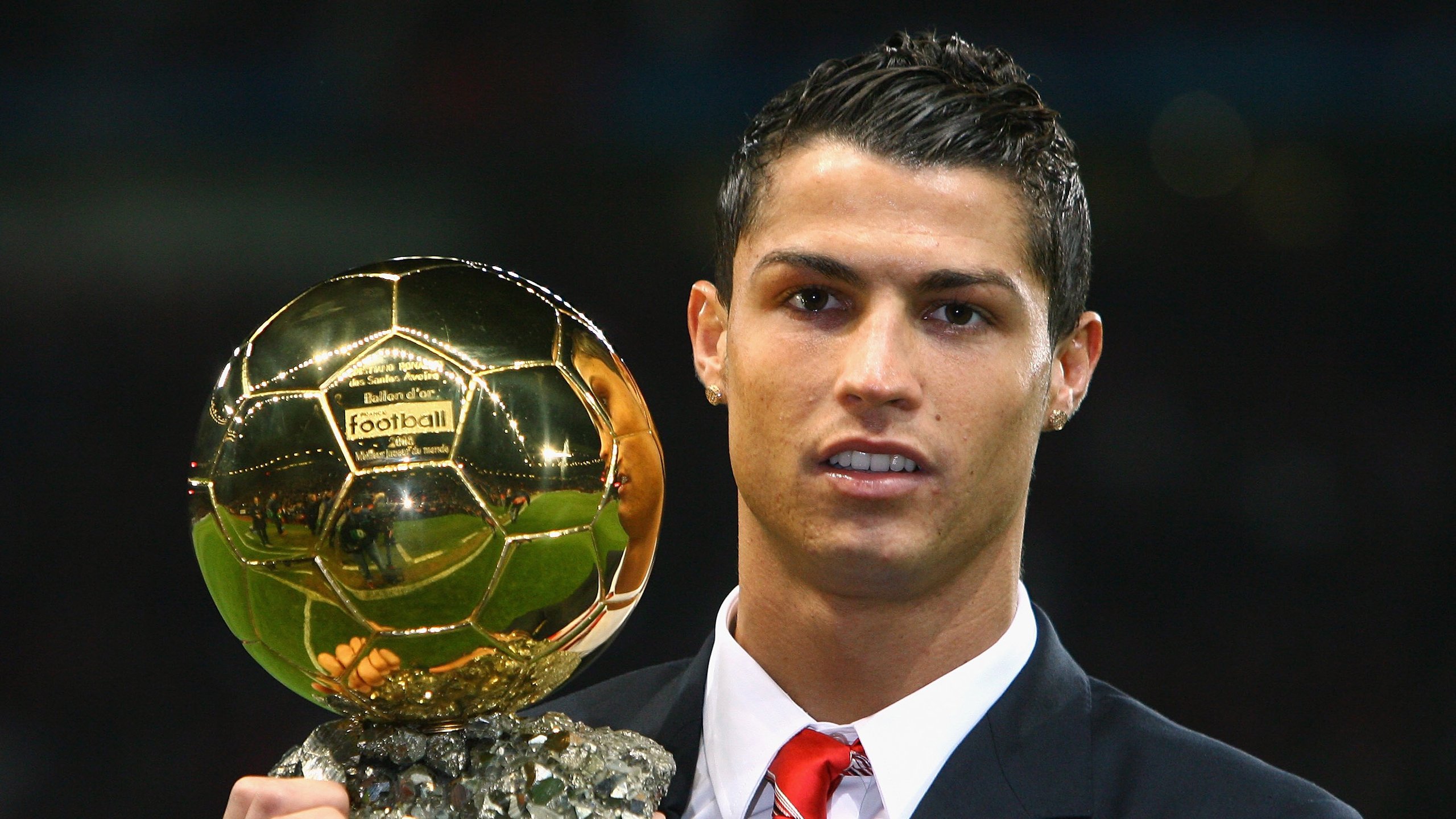 绿茵场上的乒乓风暴，当英格兰队横扫法国队，梁靖崑的统治力跨越国界