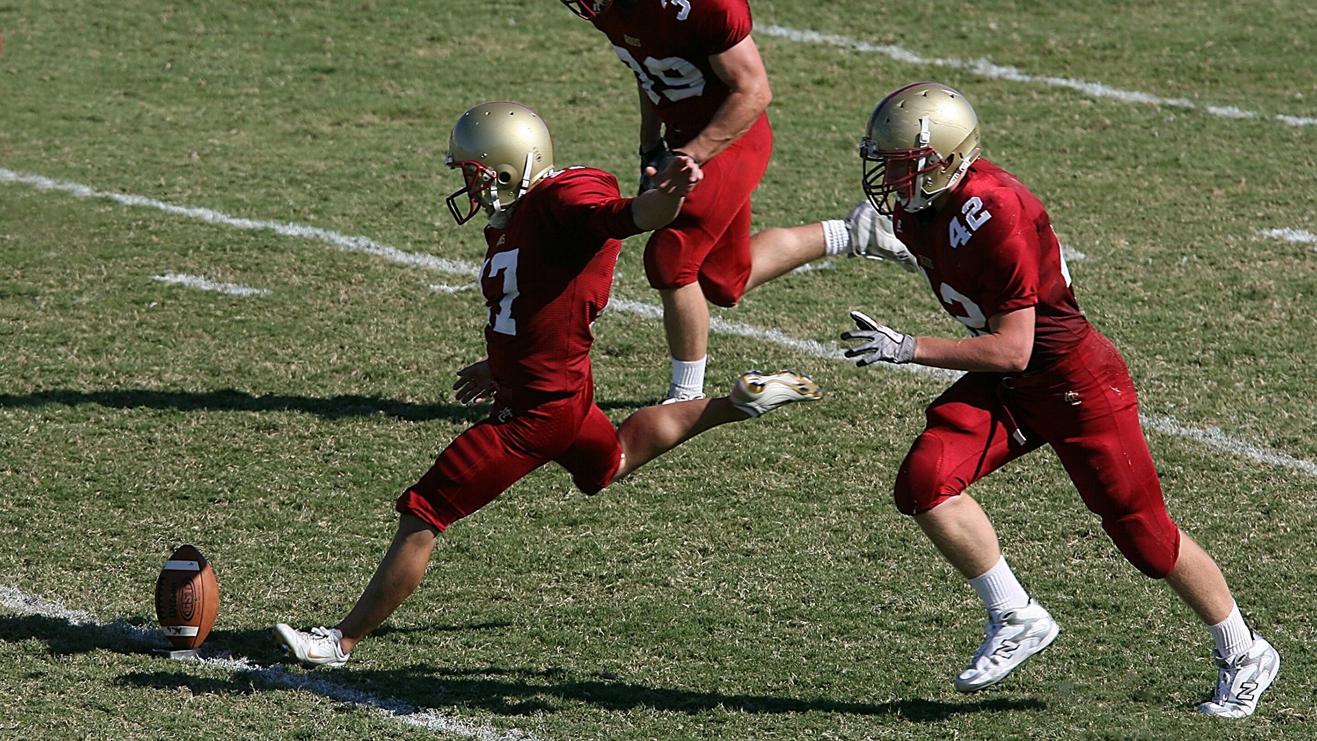 爱游戏tv-赛道上的双重奇迹，迈凯伦逆转哈斯，拉塞尔刷新单圈纪录