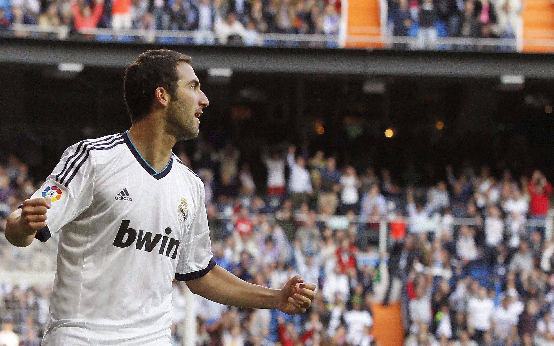 爱游戏APP-足球之夜的多元叙事，法国轻取利物浦，莫德里奇带队取胜的战术启示