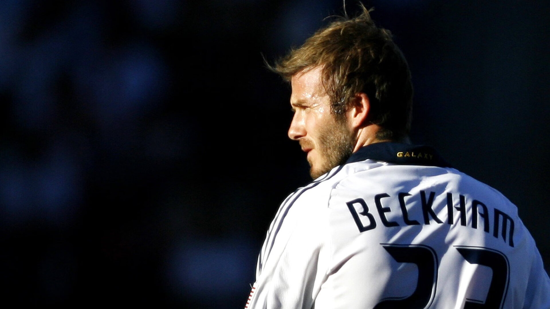 那不勒斯险胜曼城，本泽马高光表现映衬欧冠之夜的双重变奏